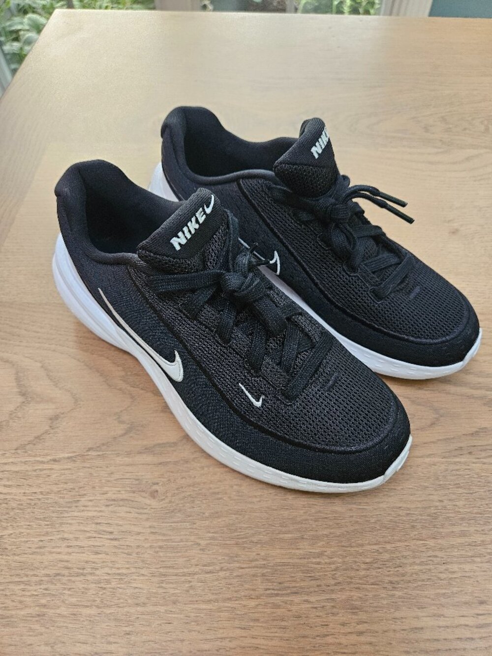 NEW Nike Uplift SC Black White Sneakers Youth 6Y Womens 7.5 New